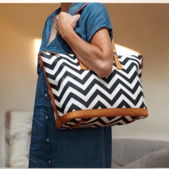 Dooney & Bourke Handbags - Dooney & Bourke Chevron Saffiano With Genuine Leather Enhancements Gently Loved